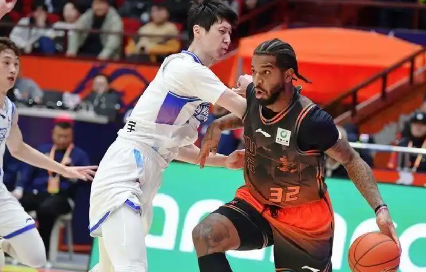 星空体育在线入口-双核驱动破困局 小将惊艳助连胜，山东男篮99-75逆转宁波取四连胜