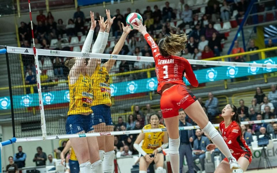 星空体育登录入口-直落三局横扫！朱婷13分率队再胜一场，科内利亚诺跻身意甲四强